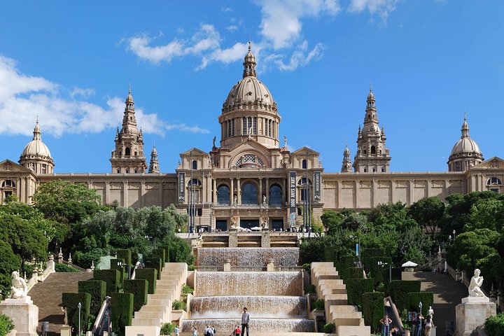 Barcelona in One Day: Sagrada Familia, Park Güell, and the Old Town with Hotel Pickup